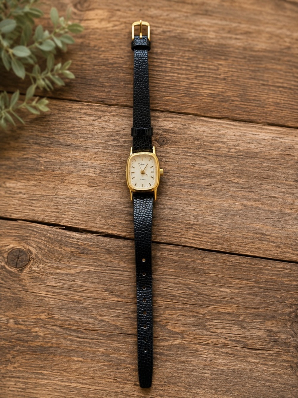 Vintage Timex Ladies Quartz Gold Tone Dress Watch BA Cell
